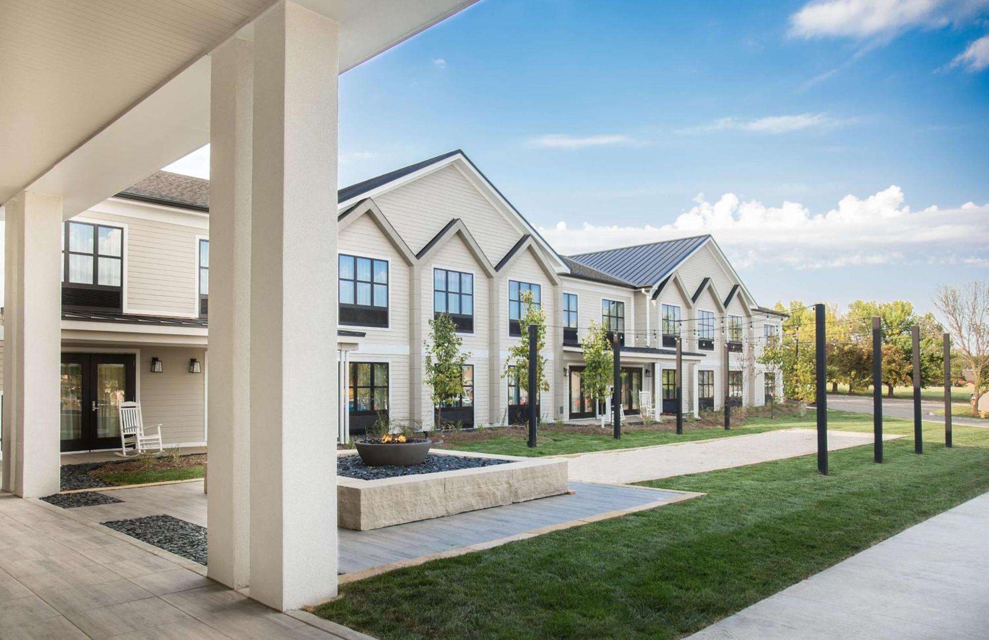 Hotel Renovo Des Moines Urbandale,Tapestry Collection Hilton Exterior photo